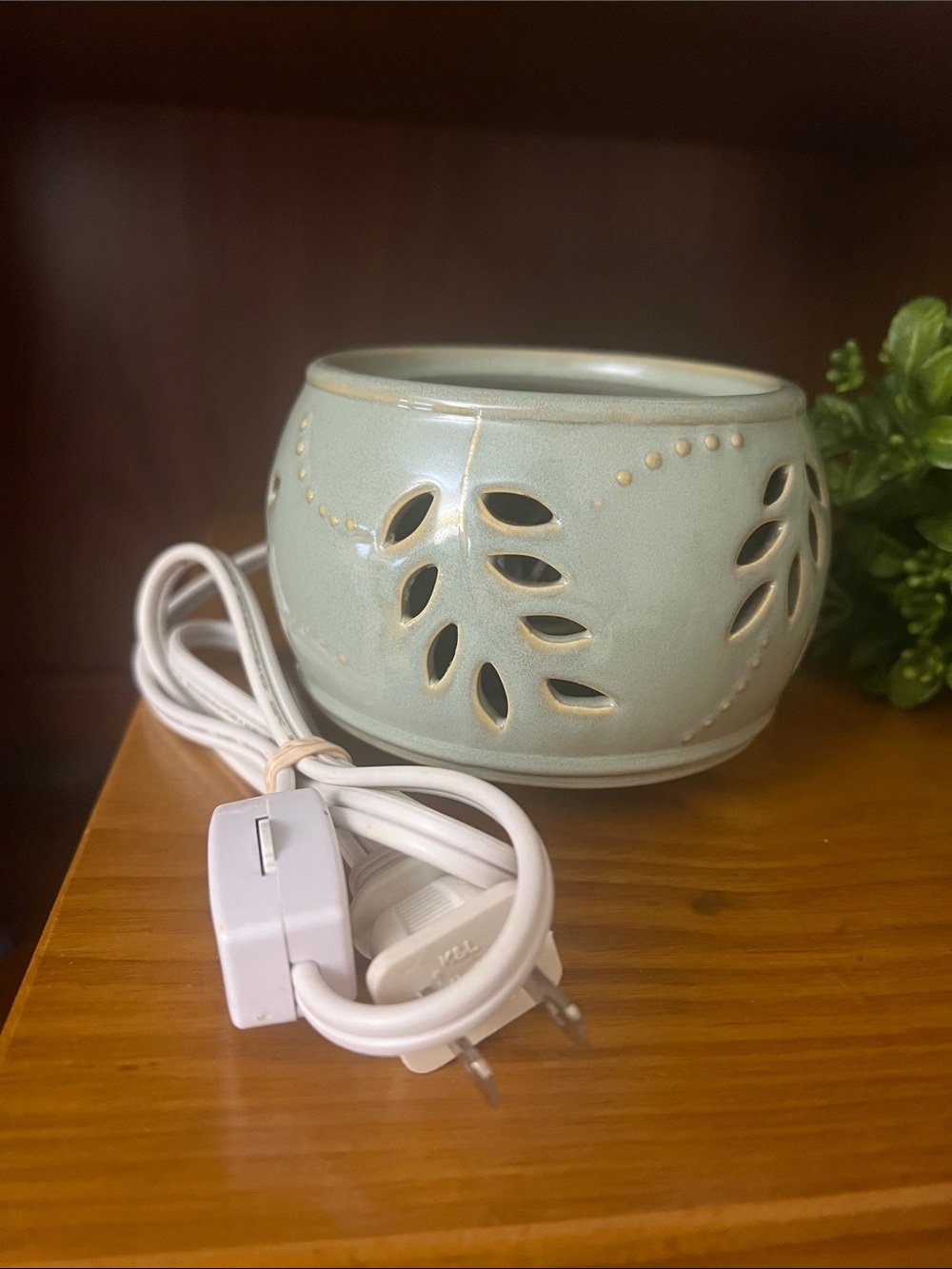 Vintage Yankee Candle Ceramic Electric Wax Melt Tart Warmer - Green Cutout Leaf